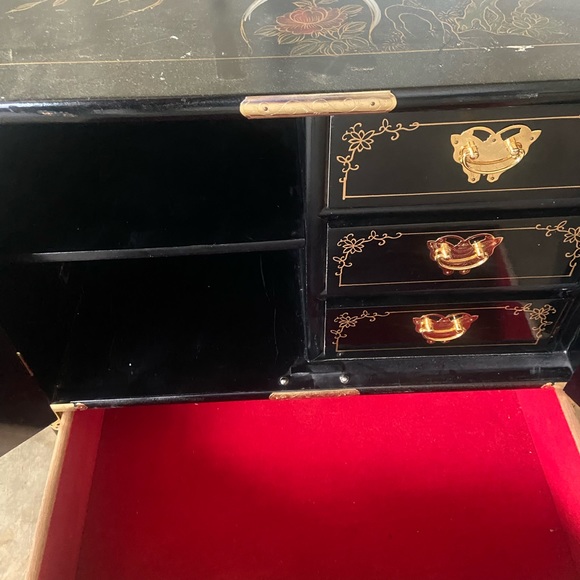 Pair of Midcentury Chinese Chinoiserie Black Lacquer Nightstands - Picture 3 of 7